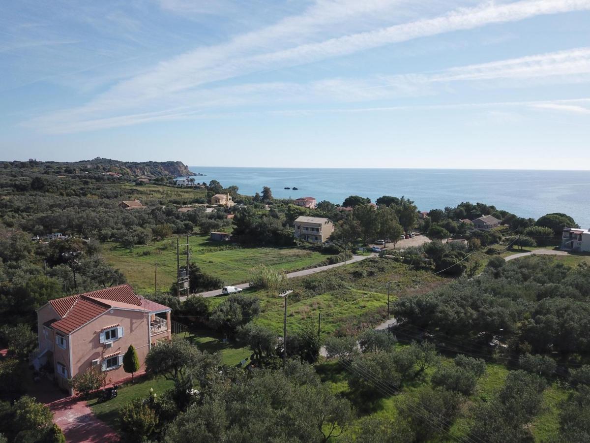 Giokos Apartment Agios Matthaios  ภายนอก รูปภาพ