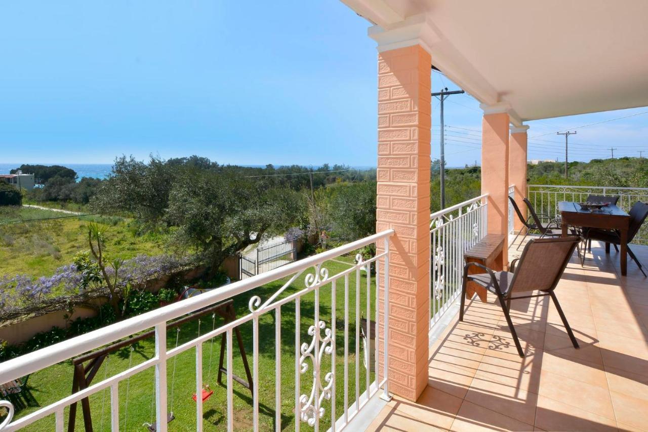 Giokos Apartment Agios Matthaios  ภายนอก รูปภาพ