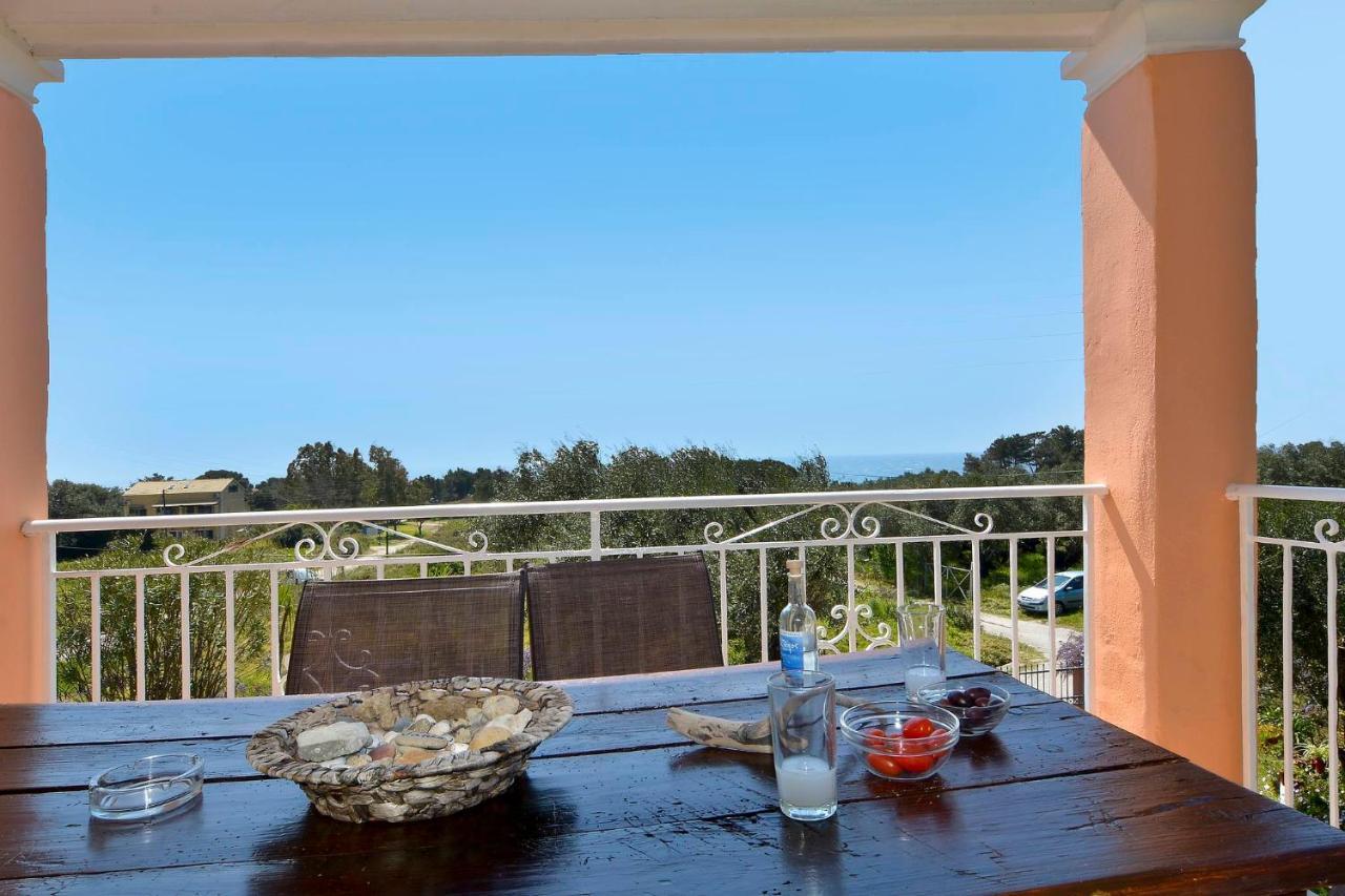 Giokos Apartment Agios Matthaios  ภายนอก รูปภาพ