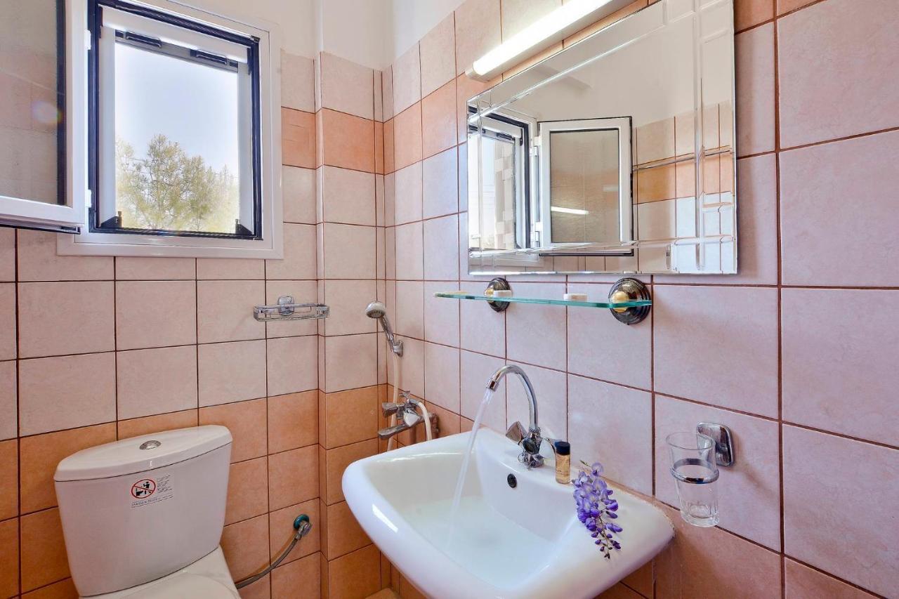 Giokos Apartment Agios Matthaios  ภายนอก รูปภาพ