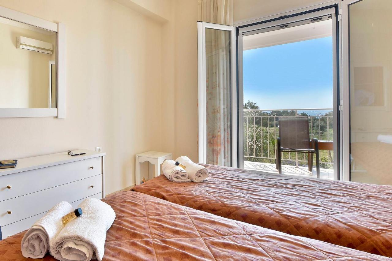 Giokos Apartment Agios Matthaios  ภายนอก รูปภาพ