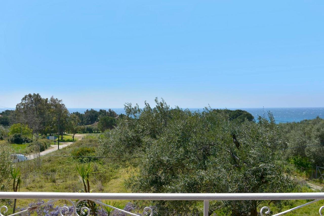 Giokos Apartment Agios Matthaios  ภายนอก รูปภาพ